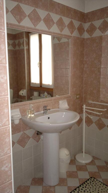 Bed & Breakfast Lo Scoiattolo E La Noce 2*