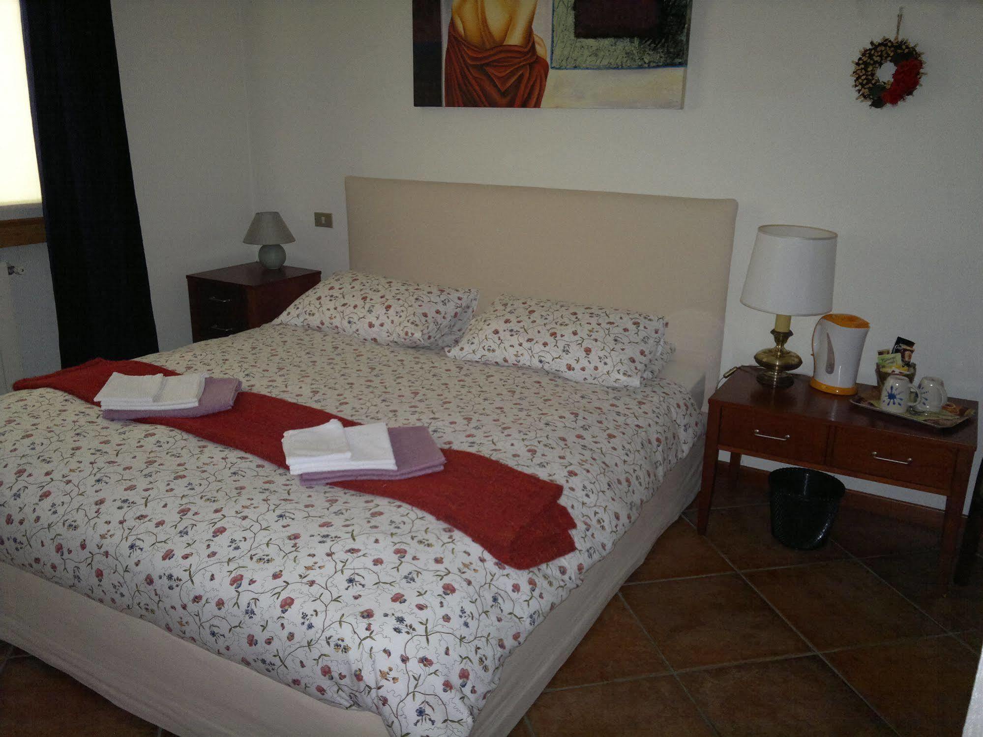 Lo Scoiattolo E La Noce Bed & Breakfast 2*